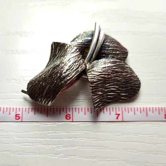 Vintage Kollmar & Jourdan 935 Silver Textured Flower Brooch Pin - Picture 11 of 13